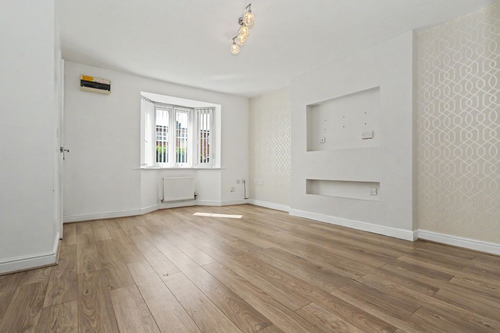 Property photo 2 of 26