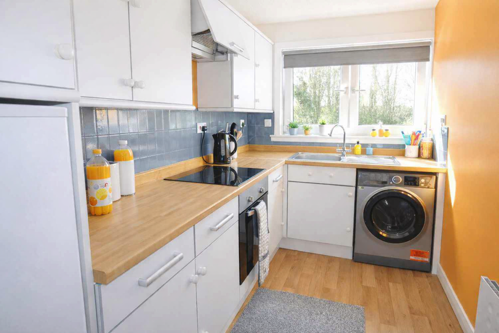 Property photo 1 of 8 Kitchen