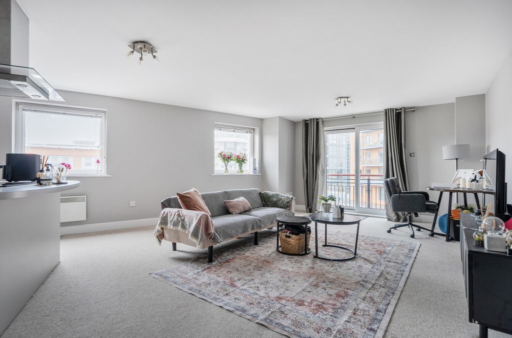 Property photo 2 of 13 1417760-7-699770A...