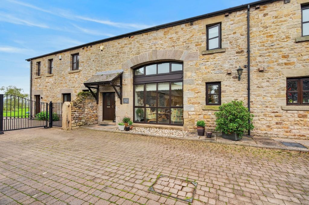 Property photo 1 of 39