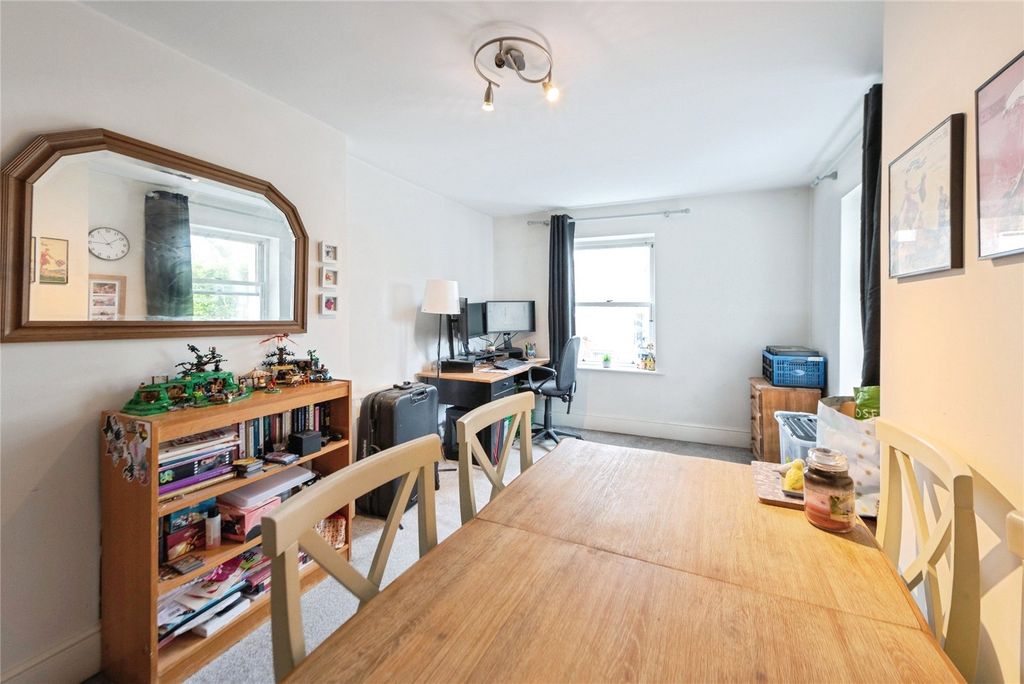 Property photo 3 of 20 Picture No. 11