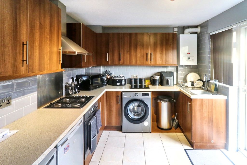 Property photo 2 of 18