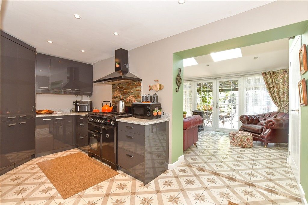 Property photo 3 of 16 Kitchen