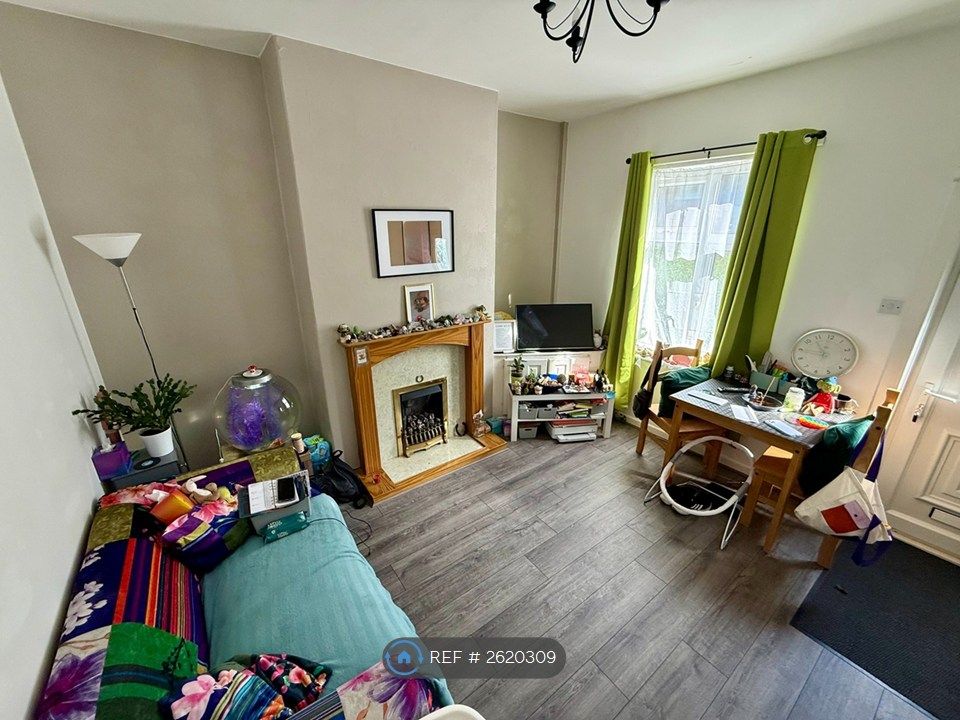 Property photo 2 of 11 Living Room