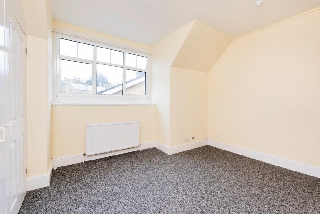 Property photo 3 of 9 Flat 6, Lansdown Gro