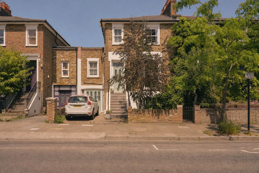 Property photo 3 of 32 Picture No. 24