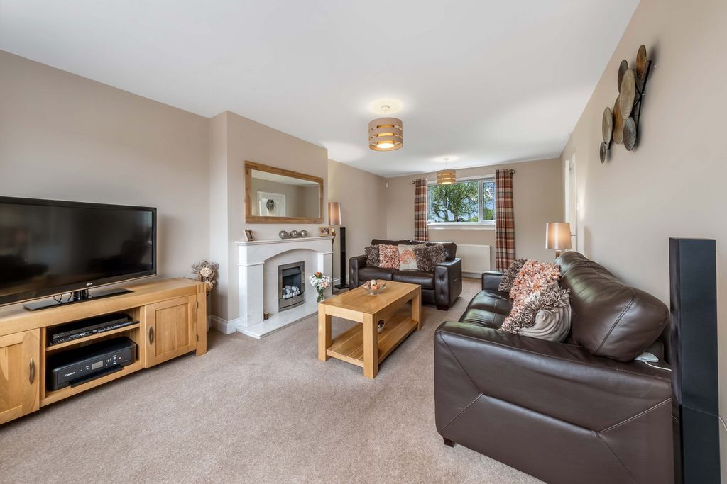 Property photo 2 of 34