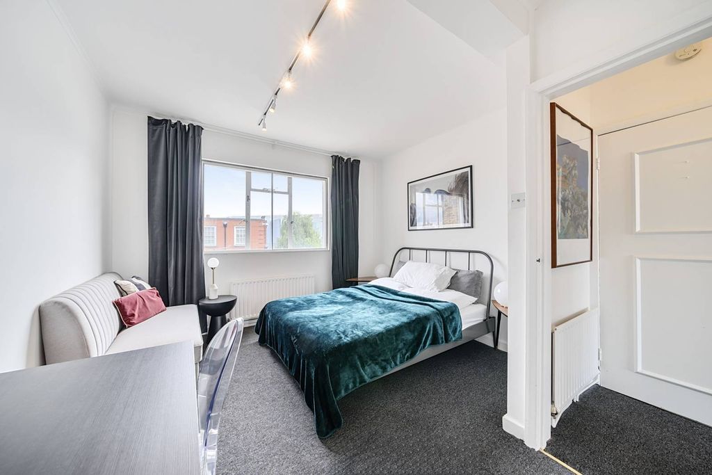 Property photo 1 of 5