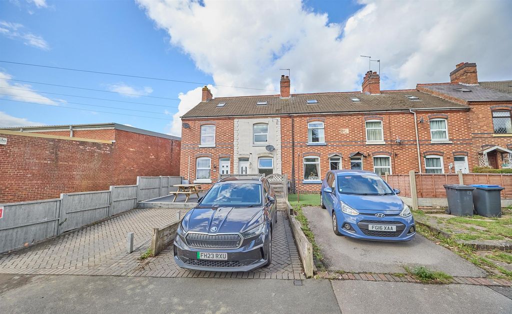 Property photo 1 of 13 Bank Terrace .Jpg