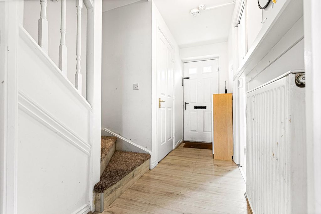 Property photo 2 of 15 Entrance Hall