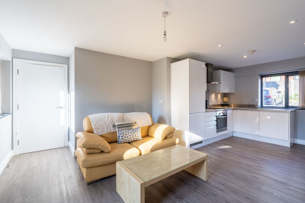 Property photo 2 of 8