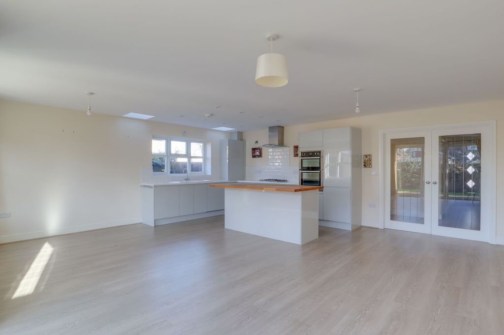 Property photo 2 of 22