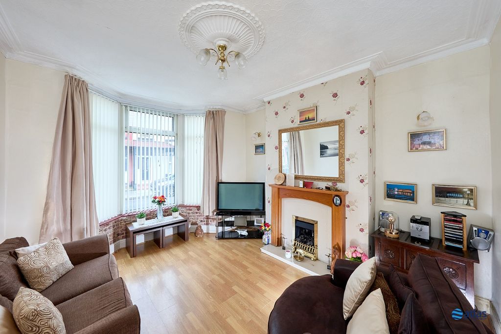 Property photo 2 of 15 Lounge