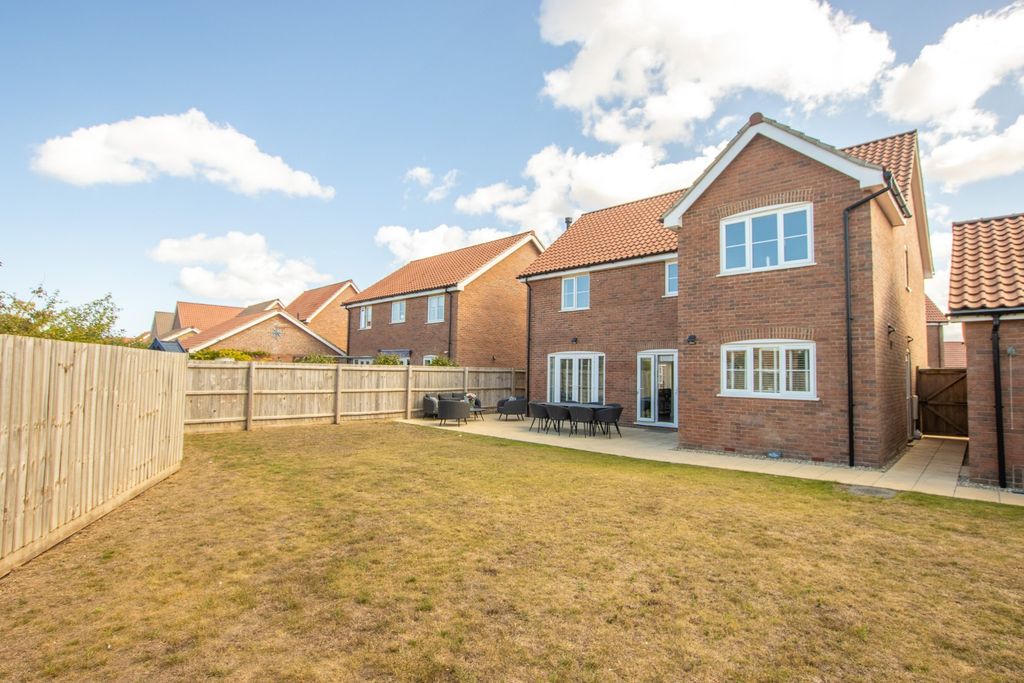 Property photo 2 of 37 4472646