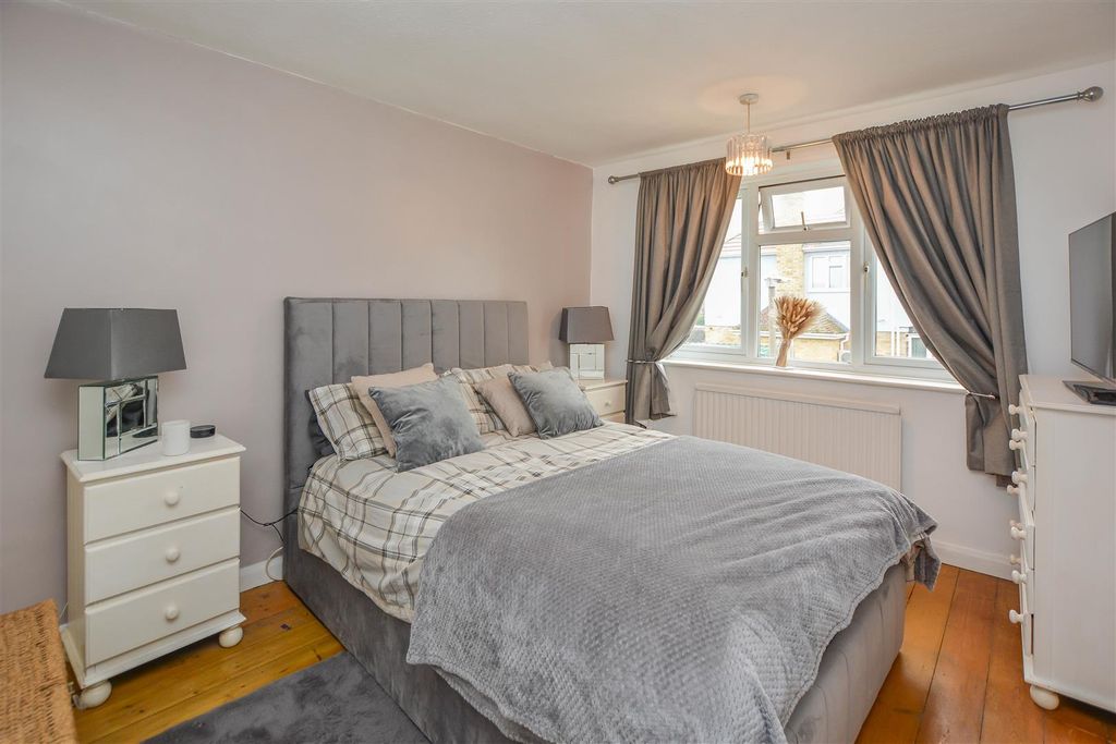 Additional image 7 of 3 bed semi-detached house for saleMeadows Close, Ingrave, Brentwood CM13