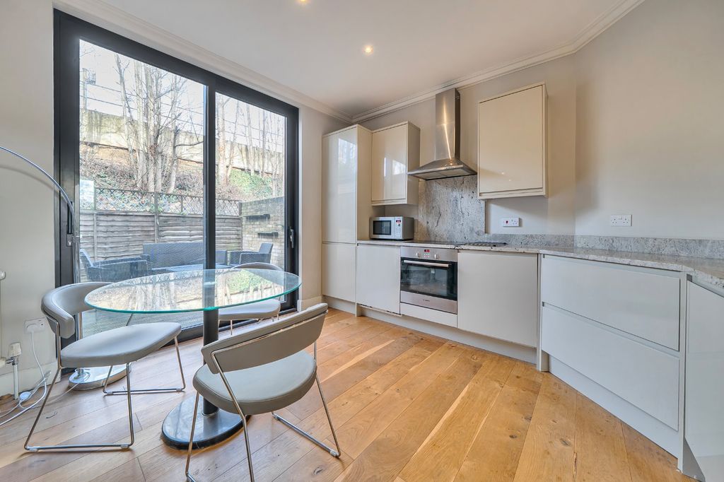 Property photo 2 of 15 Picture No. 13