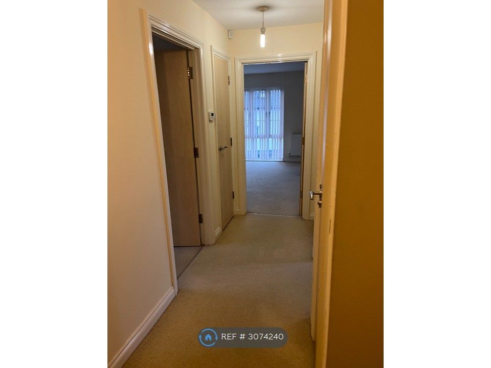 Property photo 2 of 7 Entrance Hall