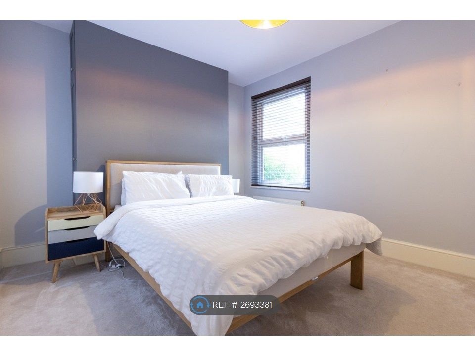 Property photo 3 of 8 Main Bedroom