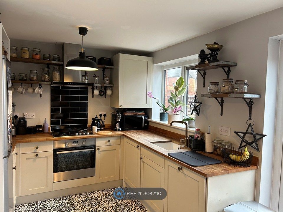 Property photo 2 of 9 Kitchen