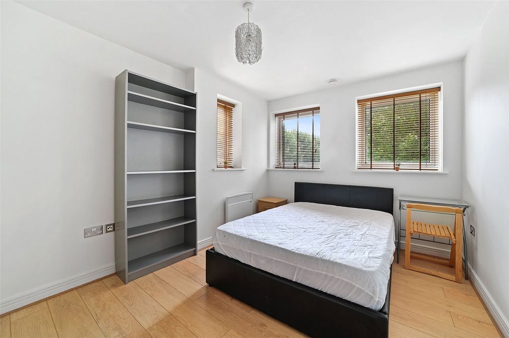 Property photo 2 of 9 Central House, E15