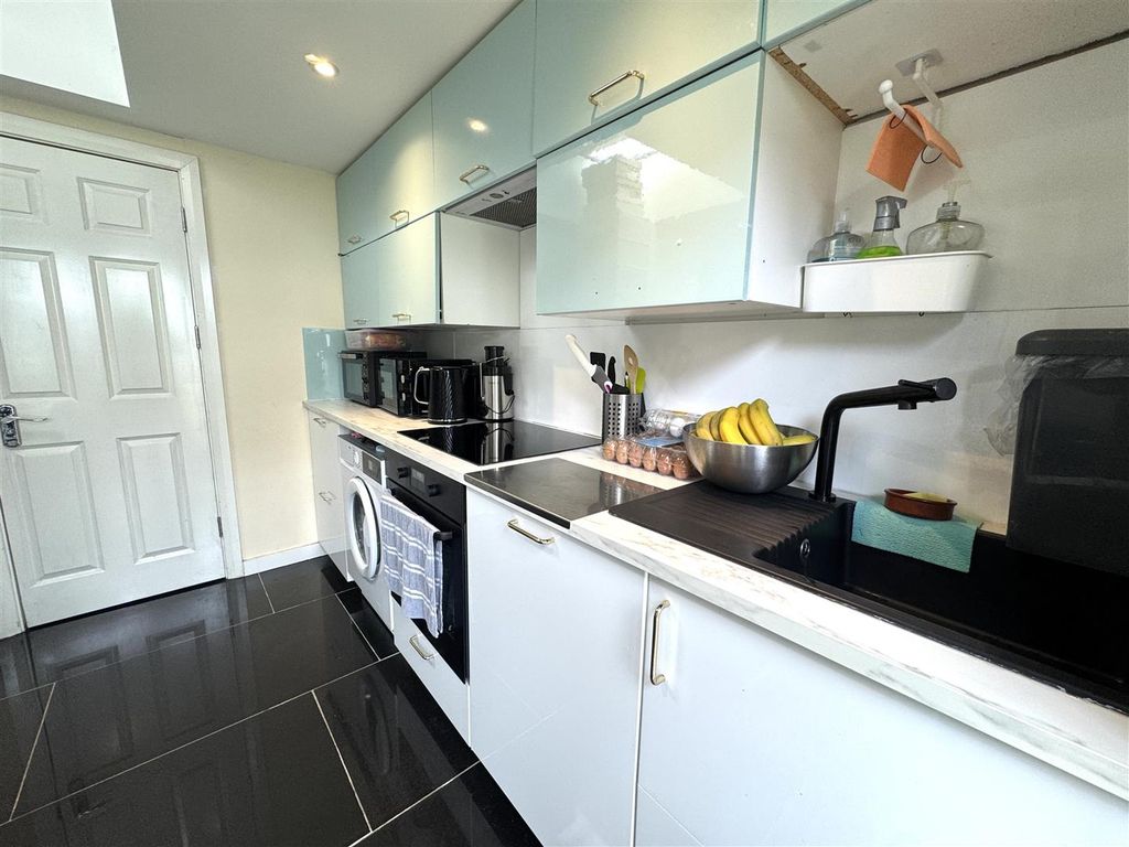 Property photo 2 of 7 Kitchen.Jpg