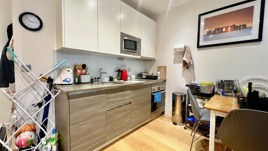 Property photo 3 of 5 Kitchen