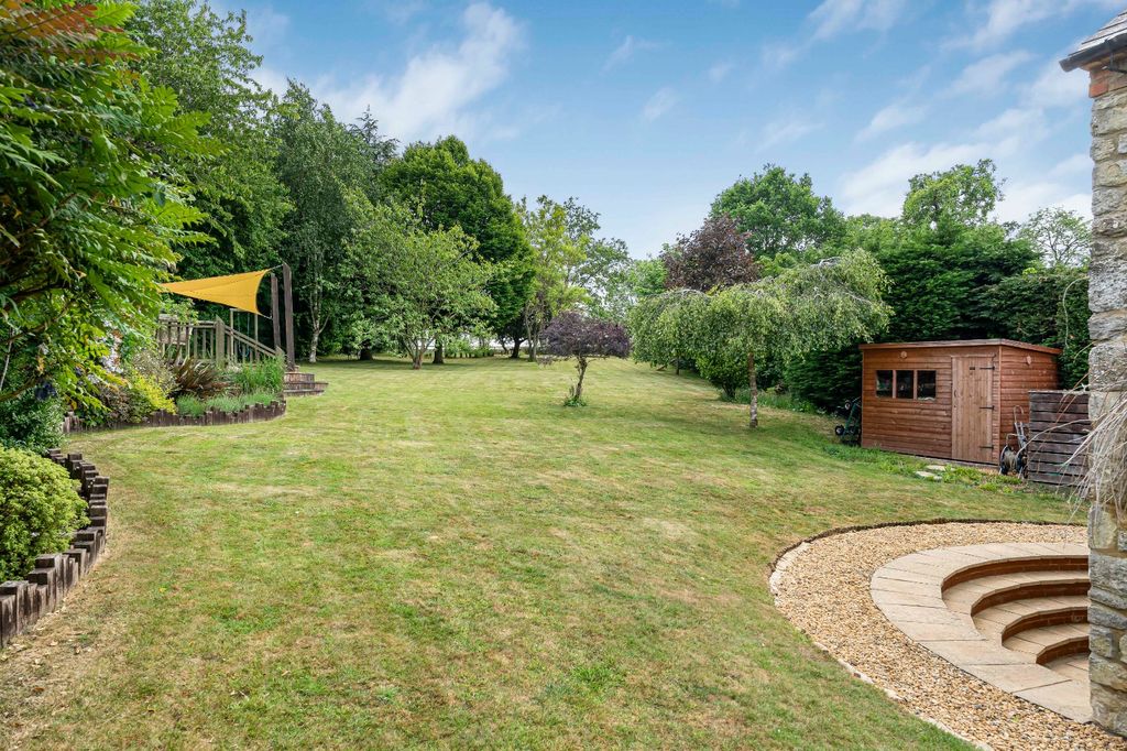 Property photo 2 of 24 Garden