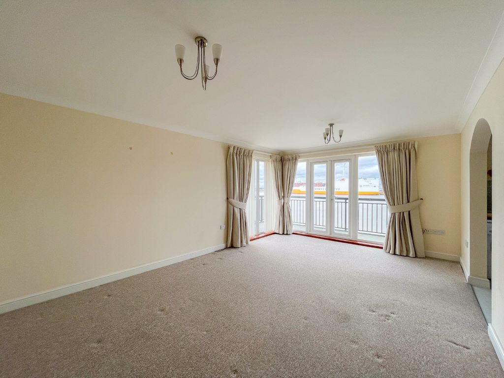 Property photo 2 of 16 4011543