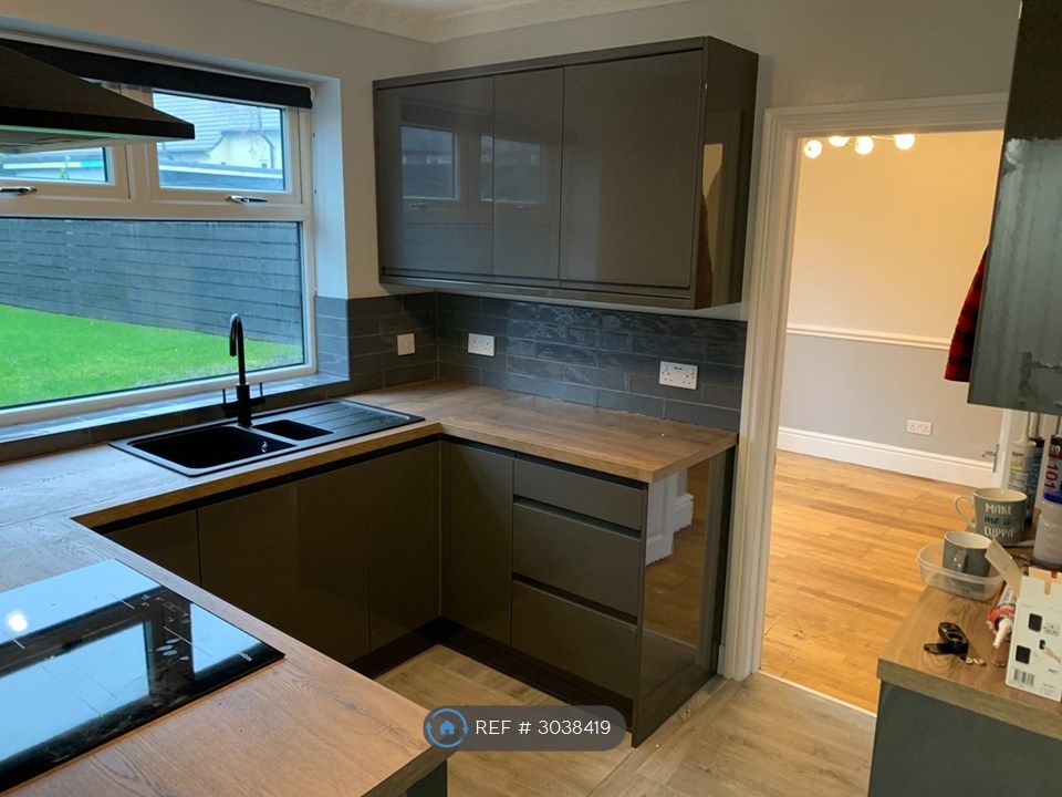 Property photo 3 of 14 Kitchen