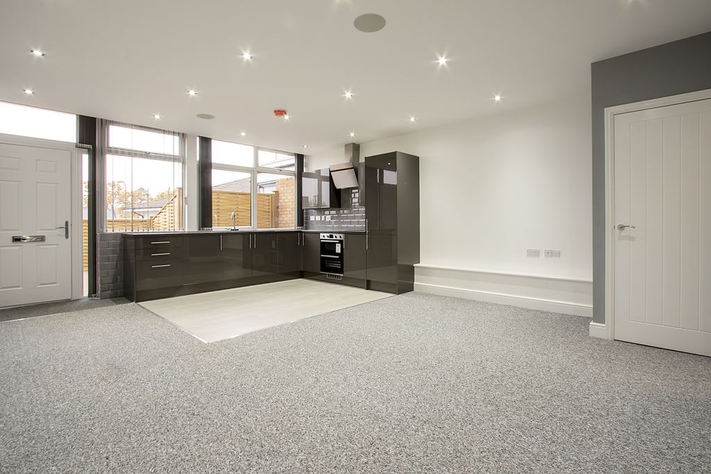 Property photo 2 of 8 Crockhamwell-Road-Re