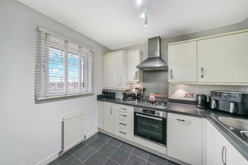 Property photo 3 of 21 Picture No. 11