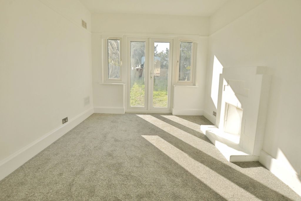 Property photo 2 of 15 Pbox-Img.Jpg