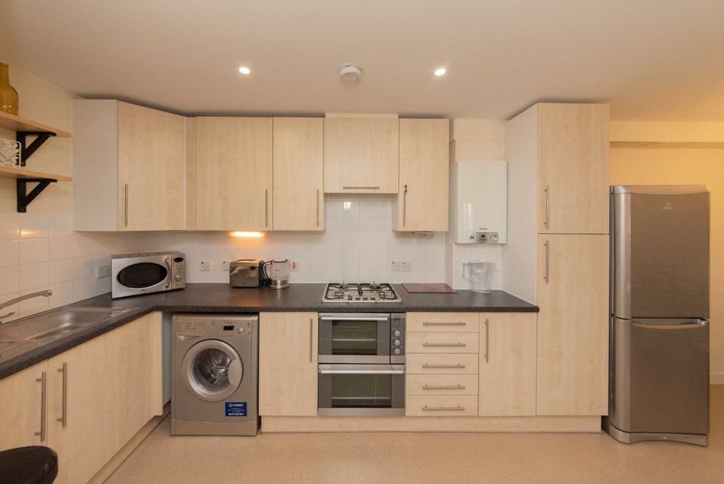 Property photo 3 of 6