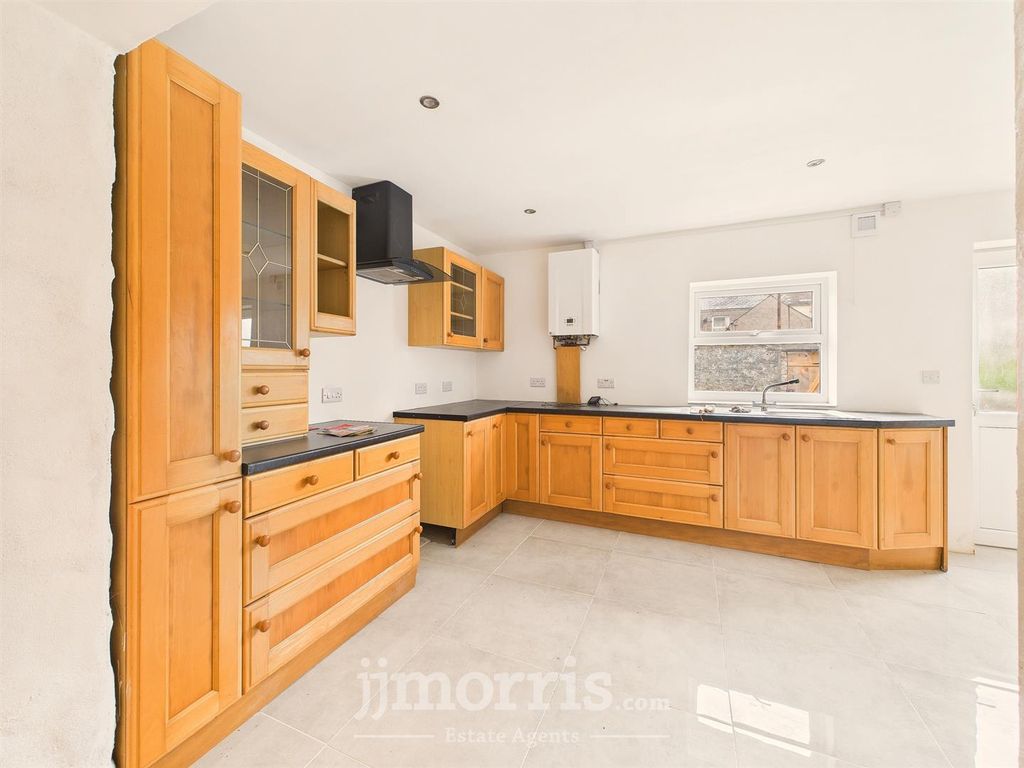 Property photo 2 of 24 Kitchen