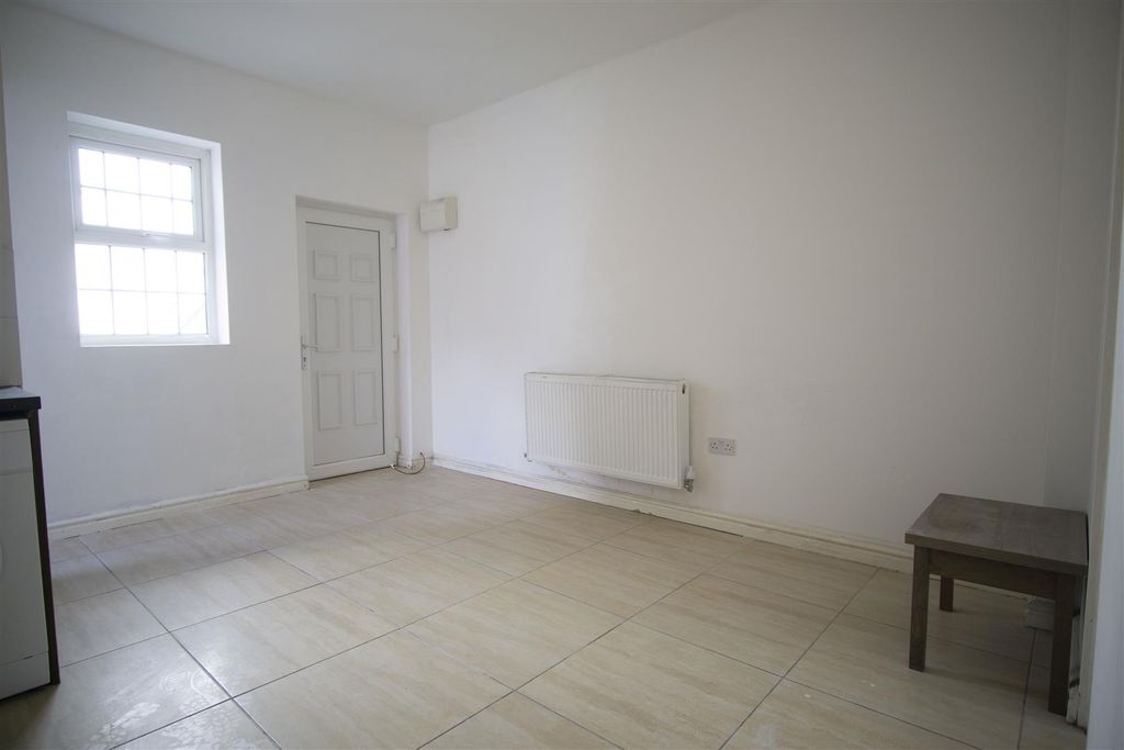 Property photo 1 of 7 Reception / Kitchen