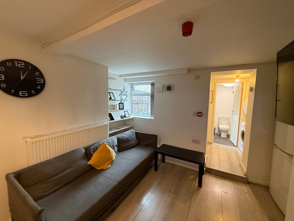 Property photo 1 of 10 Lounge
