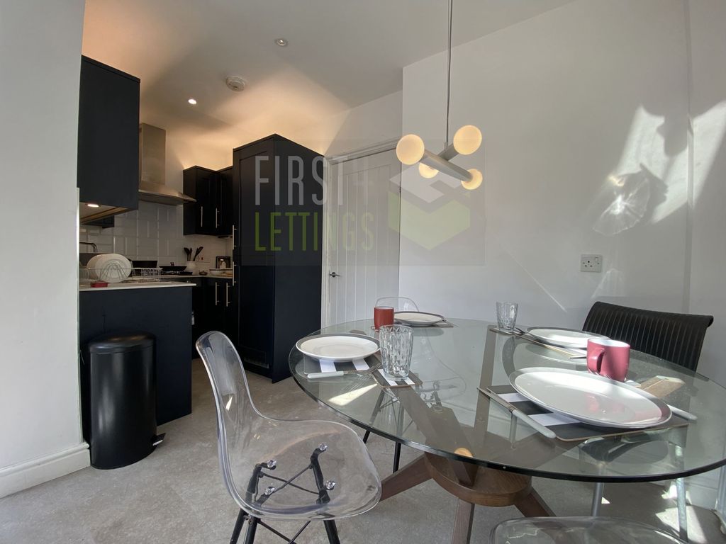 Property photo 3 of 17 Photo 11