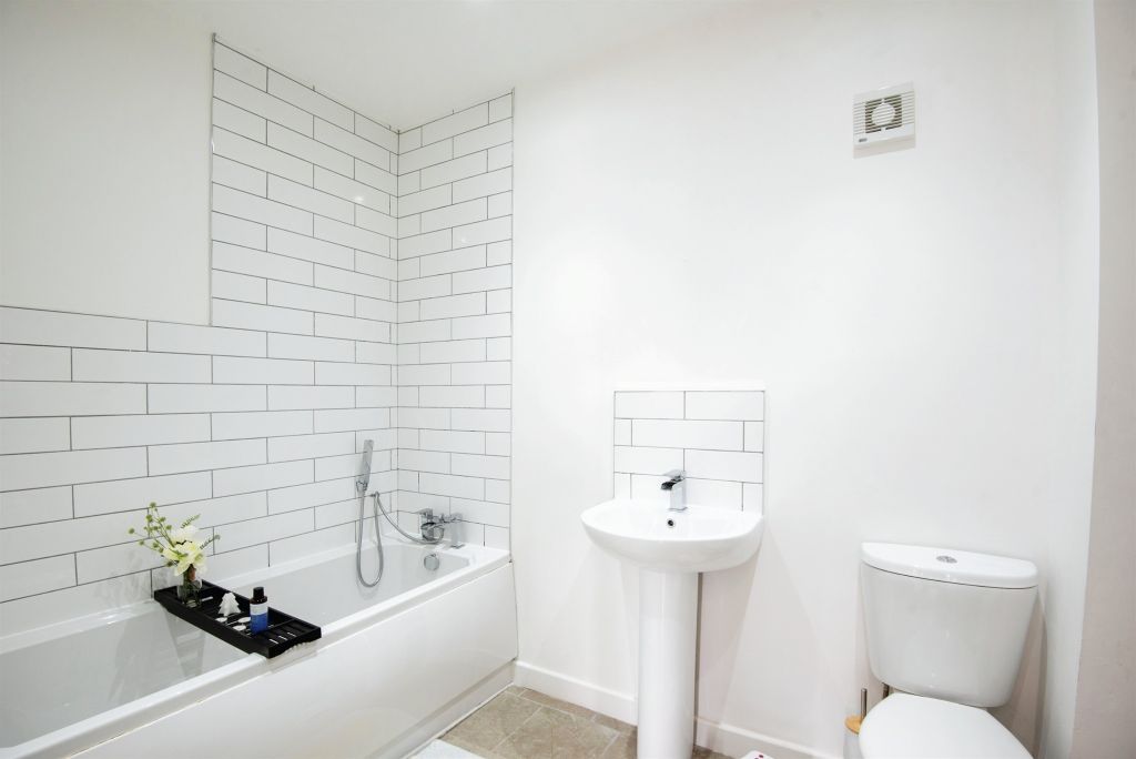 Property photo 3 of 7 Bathroom