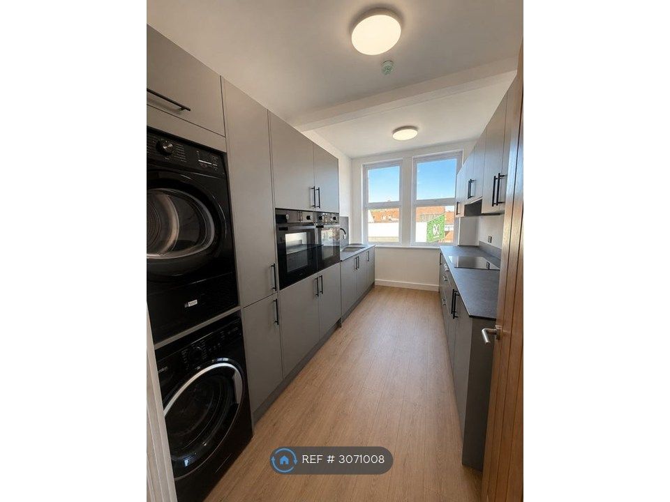 Property photo 2 of 7 Communal Kitchen
