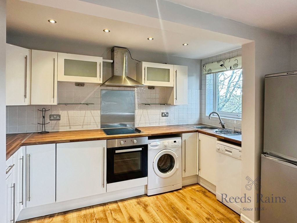 Property photo 2 of 12 Kitchen