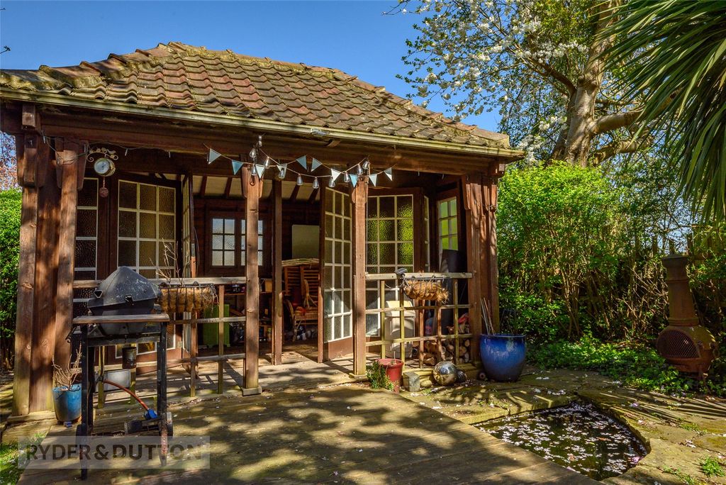 Property photo 3 of 24 Garden