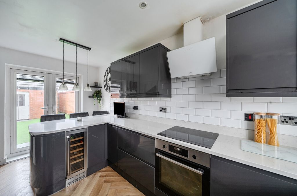 Property photo 3 of 15 14028281369777c8F8Bf3c