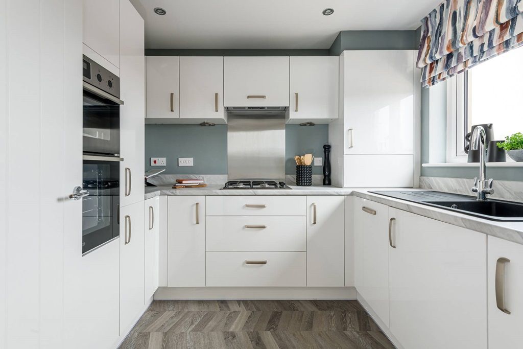 Property photo 1 of 12 3 Sided Kitchen With Plenty Of Storage Space