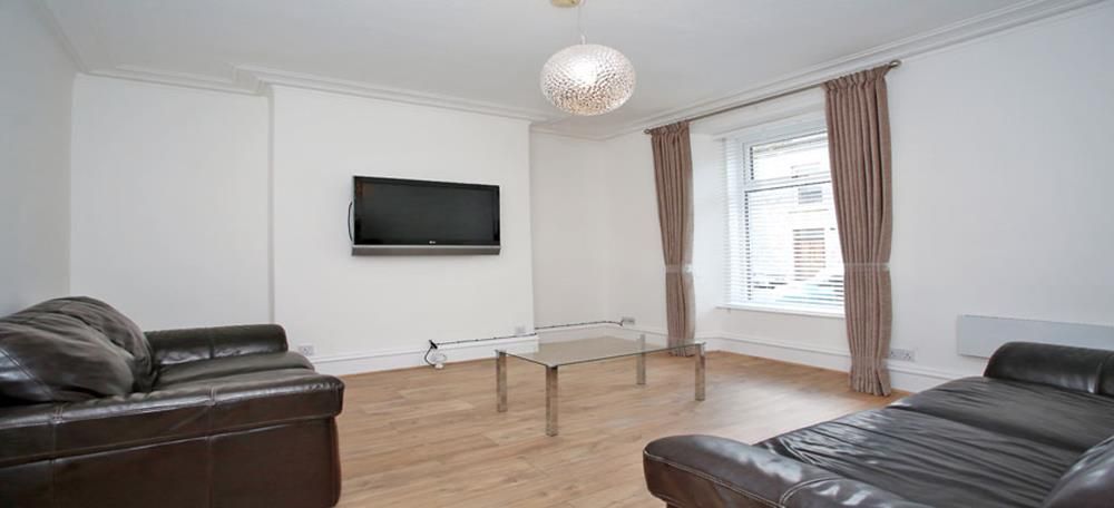 Property photo 1 of 8 Lounge