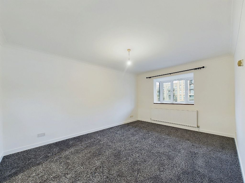 Property photo 3 of 8 3817165