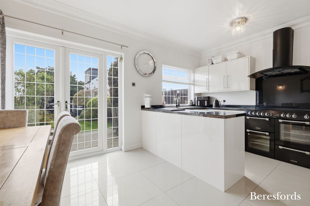 Property photo 2 of 17 Picture No. 25