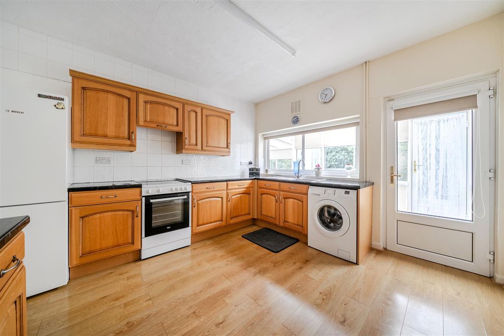 Property photo 3 of 20 Kitchen