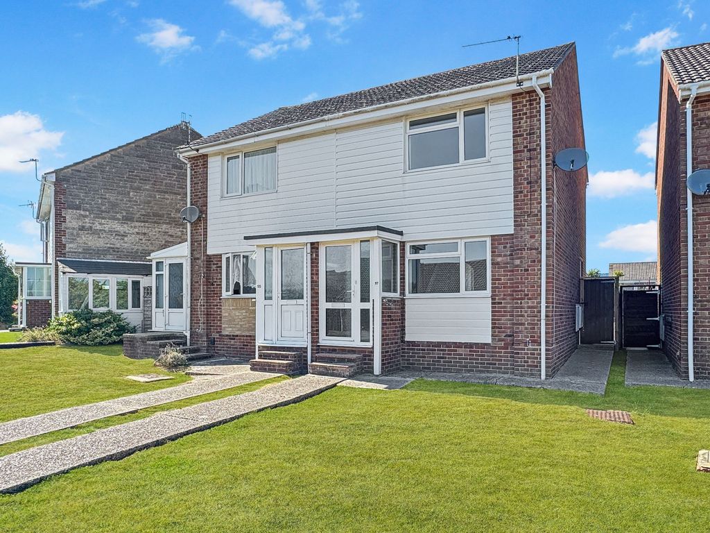 2 bed semi-detached house to rentWellington Road, Newport PO30