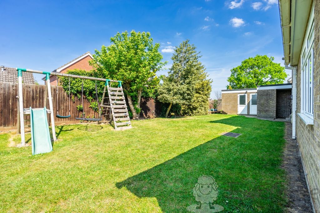 Property photo 3 of 12 Garden Workshop And Garage Entrance