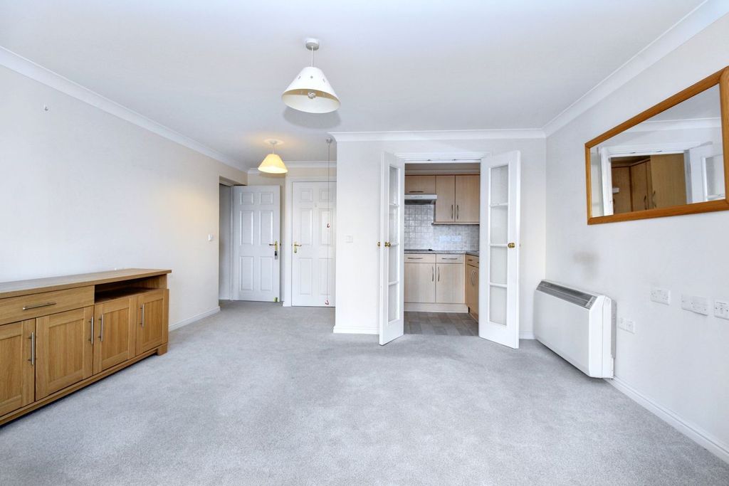 Property photo 1 of 12 Lounge